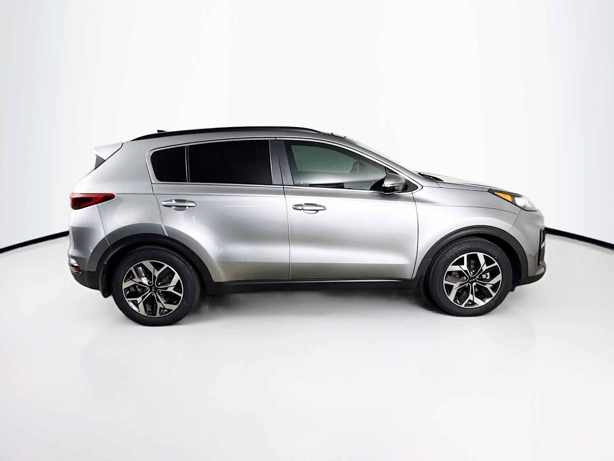Used 2022 Kia Sportage EX image 2