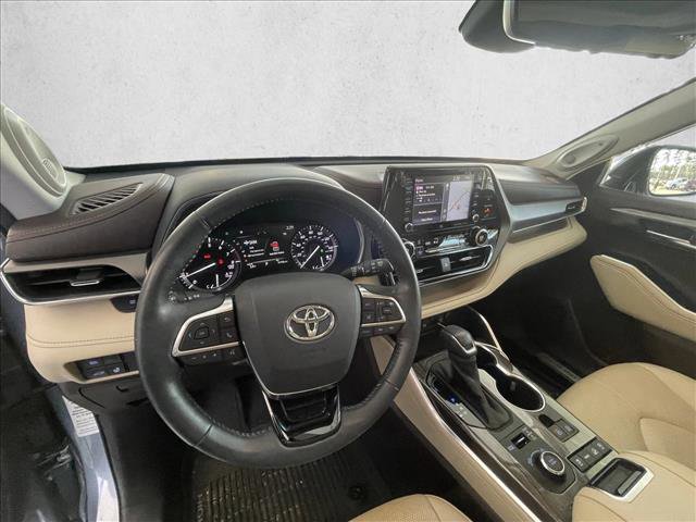 Used 2020 Toyota Highlander Limited image 18