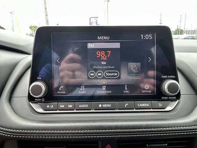 Used 2024 Nissan Rogue S FWD image 14