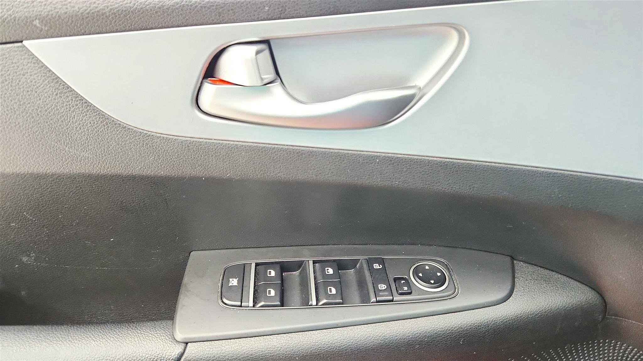 Used 2023 Kia Forte LXS image 38