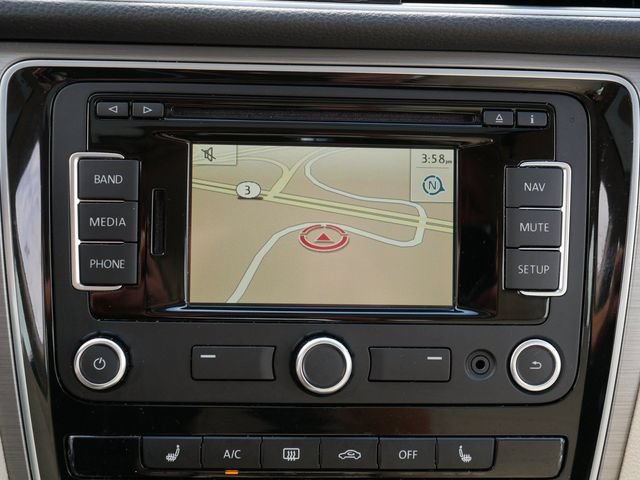 Used 2014 Volkswagen Passat 1.8T SE FWD image 30