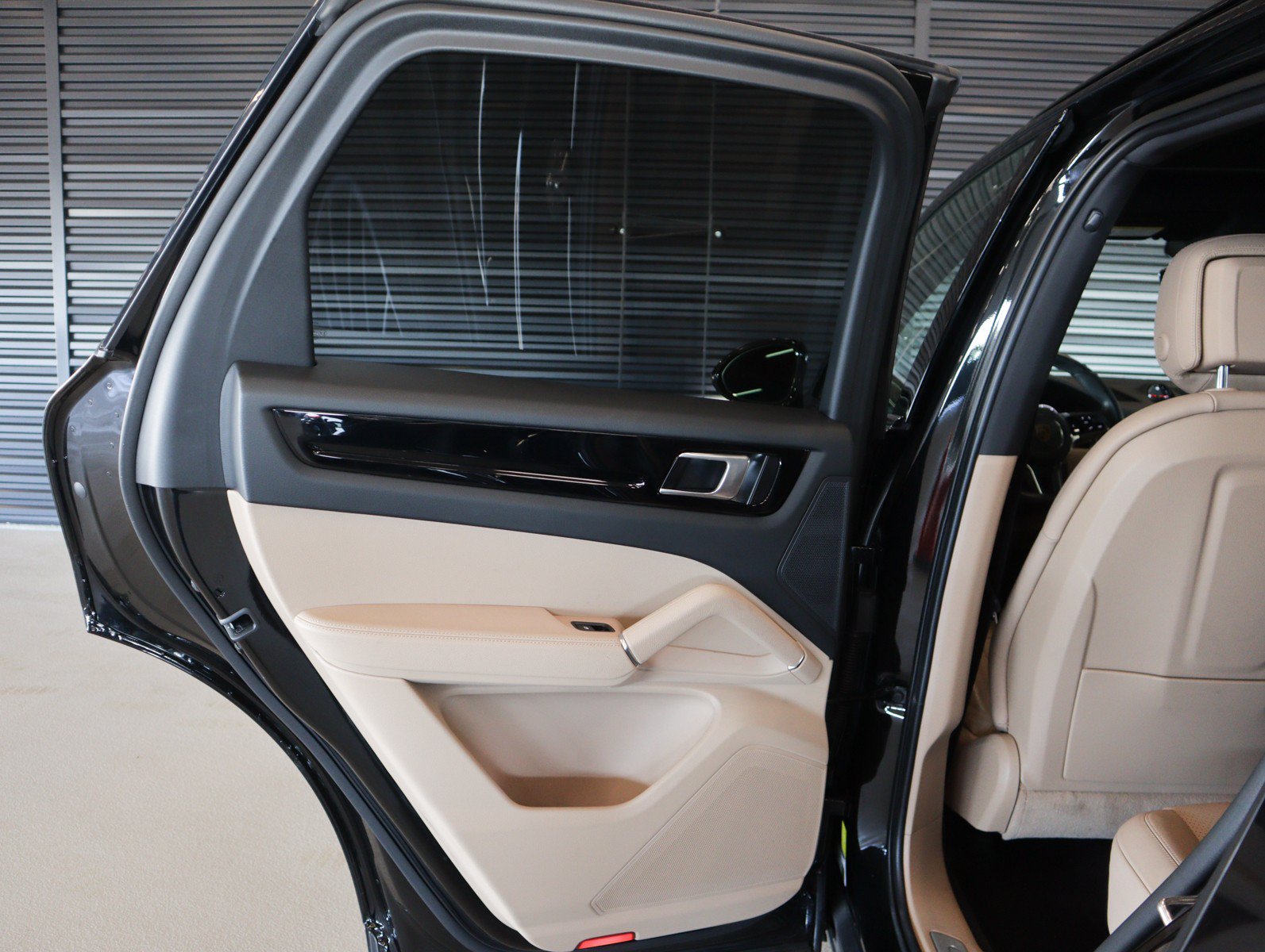 Certified 2023 Porsche Cayenne AWD/4WD image 26