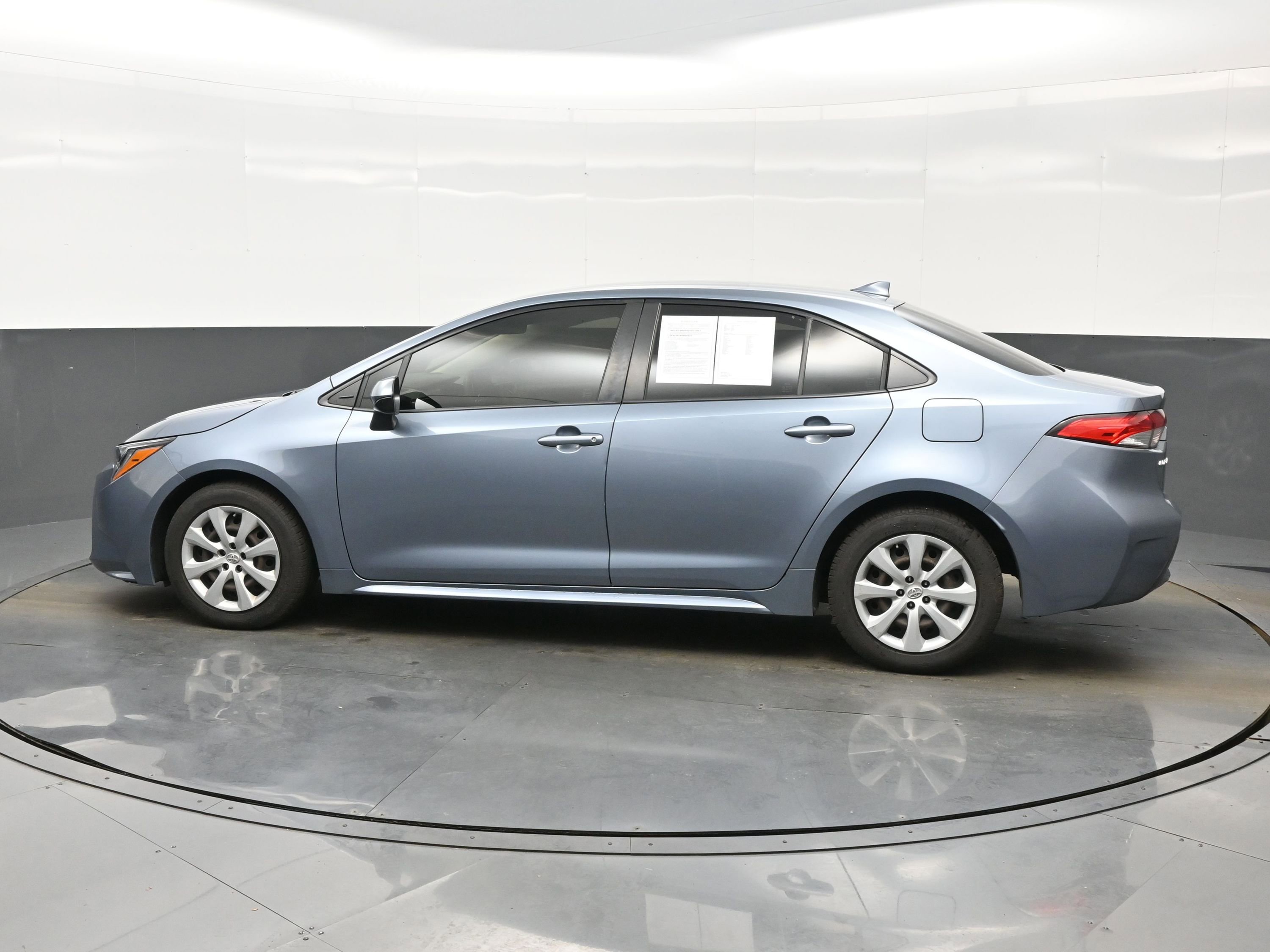 Used 2020 Toyota Corolla LE image 3