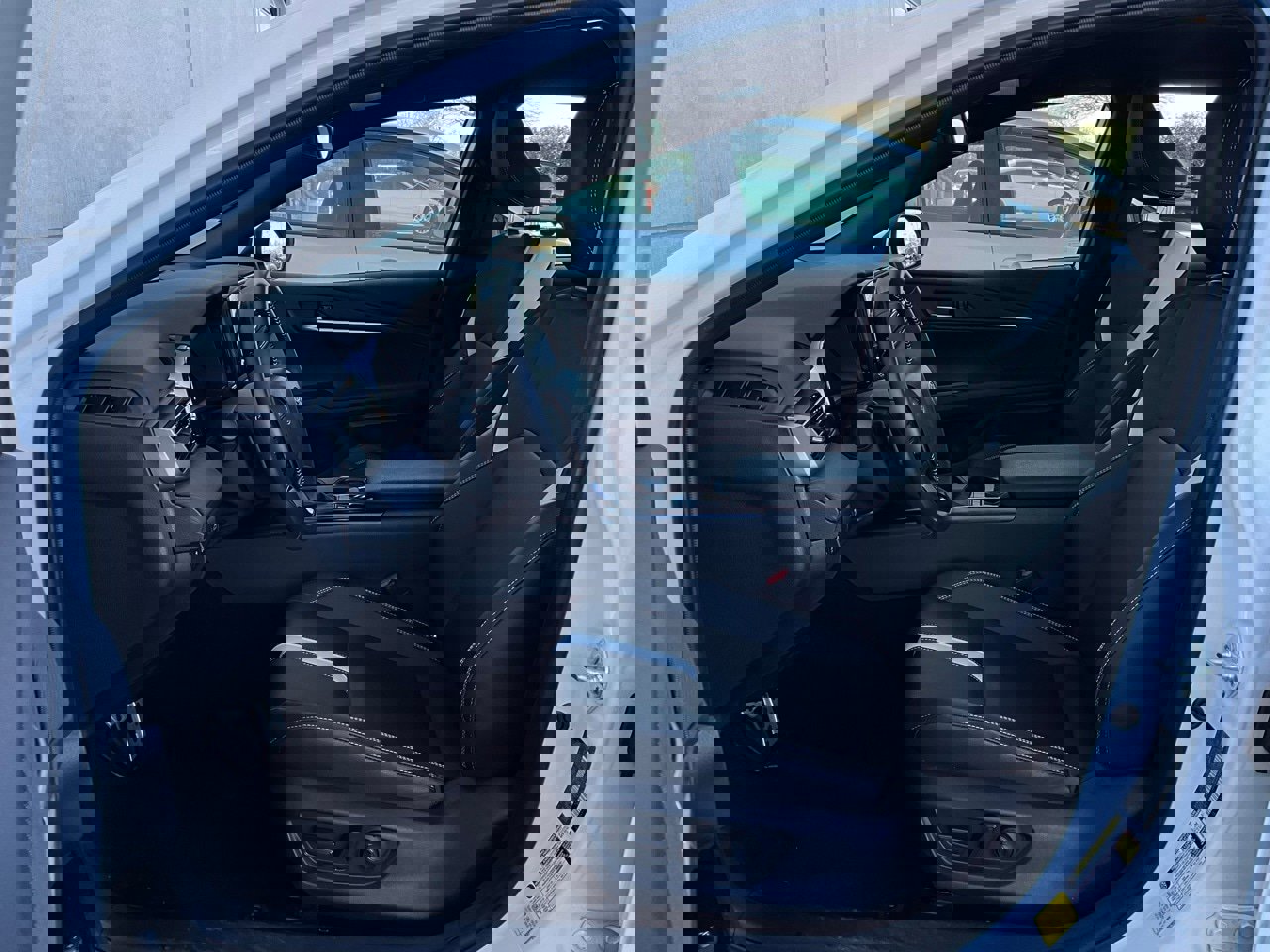 Used 2025 Toyota Camry SE image 10