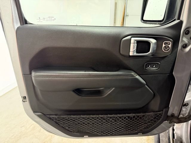 Used 2020 Jeep Gladiator Overland AWD/4WD image 9