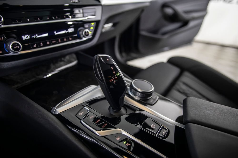 Used 2023 BMW 530e w/ Convenience Package RWD image 32