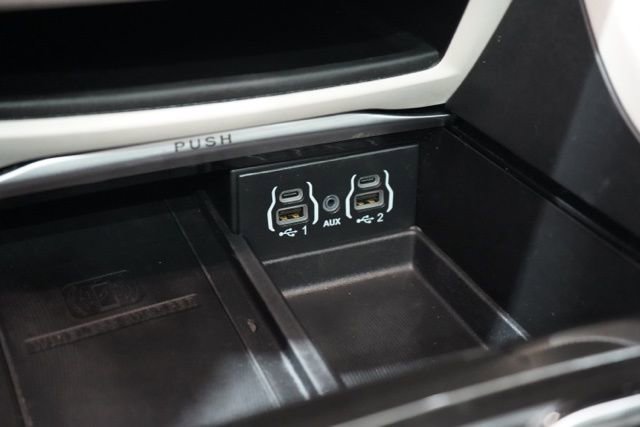 Used 2023 Chrysler Pacifica Limited image 28