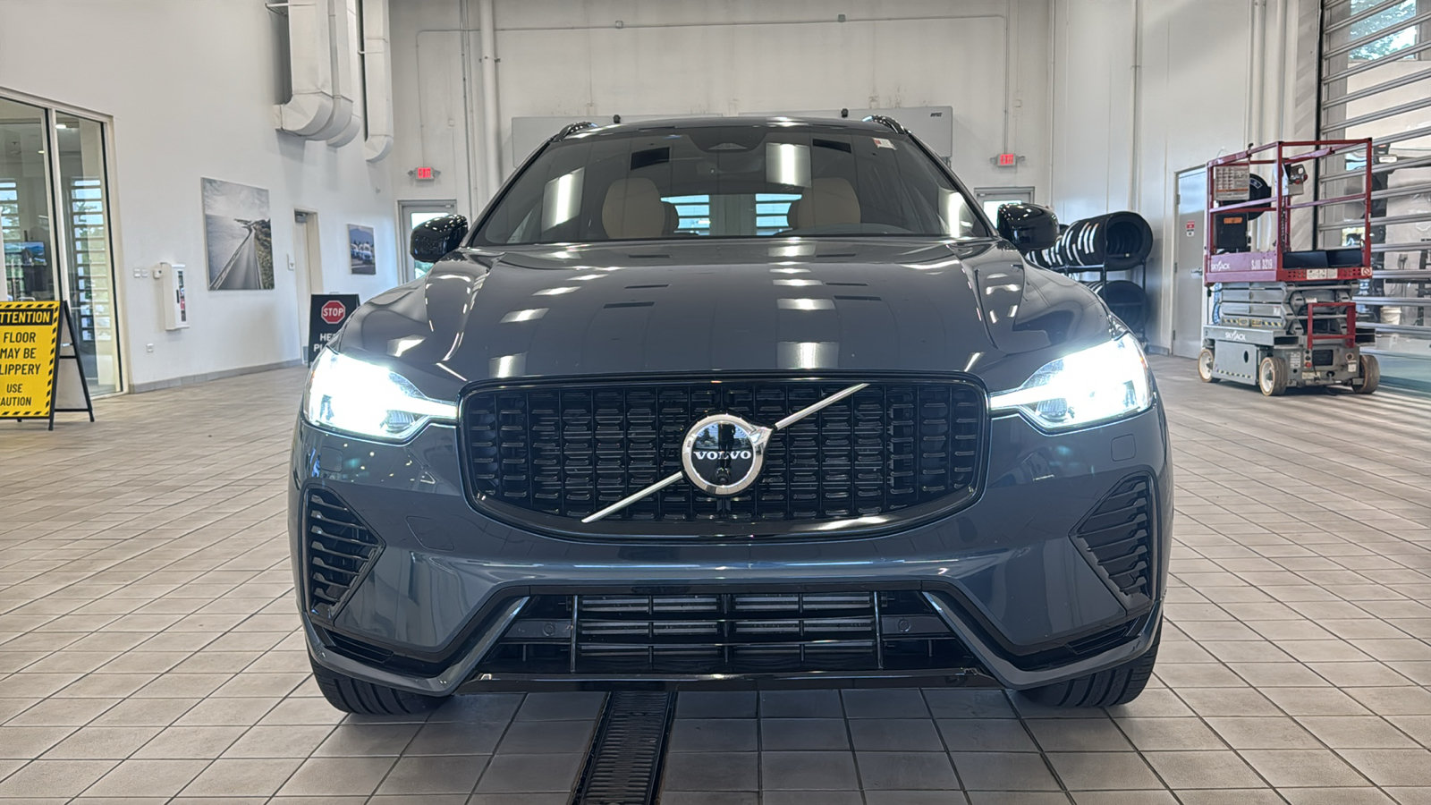 Used 2024 Volvo XC60 T8 Ultimate w/ Protection Package Premier AWD/4WD image 10