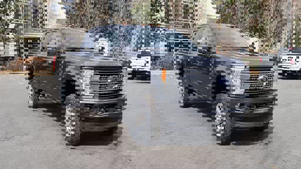 Used 2017 Ford F350 Platinum w/ Platinum Ultimate Package image 3