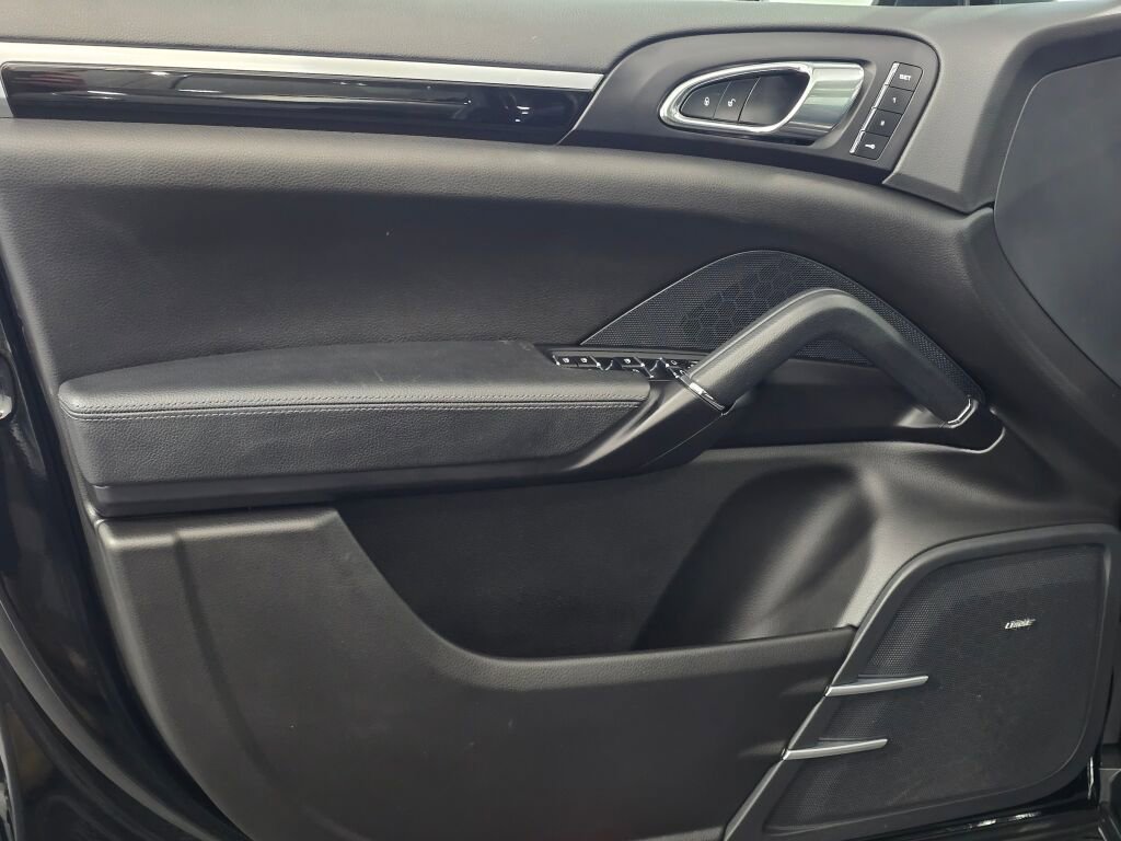 Used 2018 Porsche Cayenne image 34