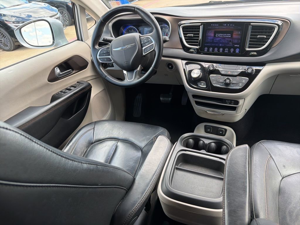 Used 2017 Chrysler Pacifica Touring-L image 18