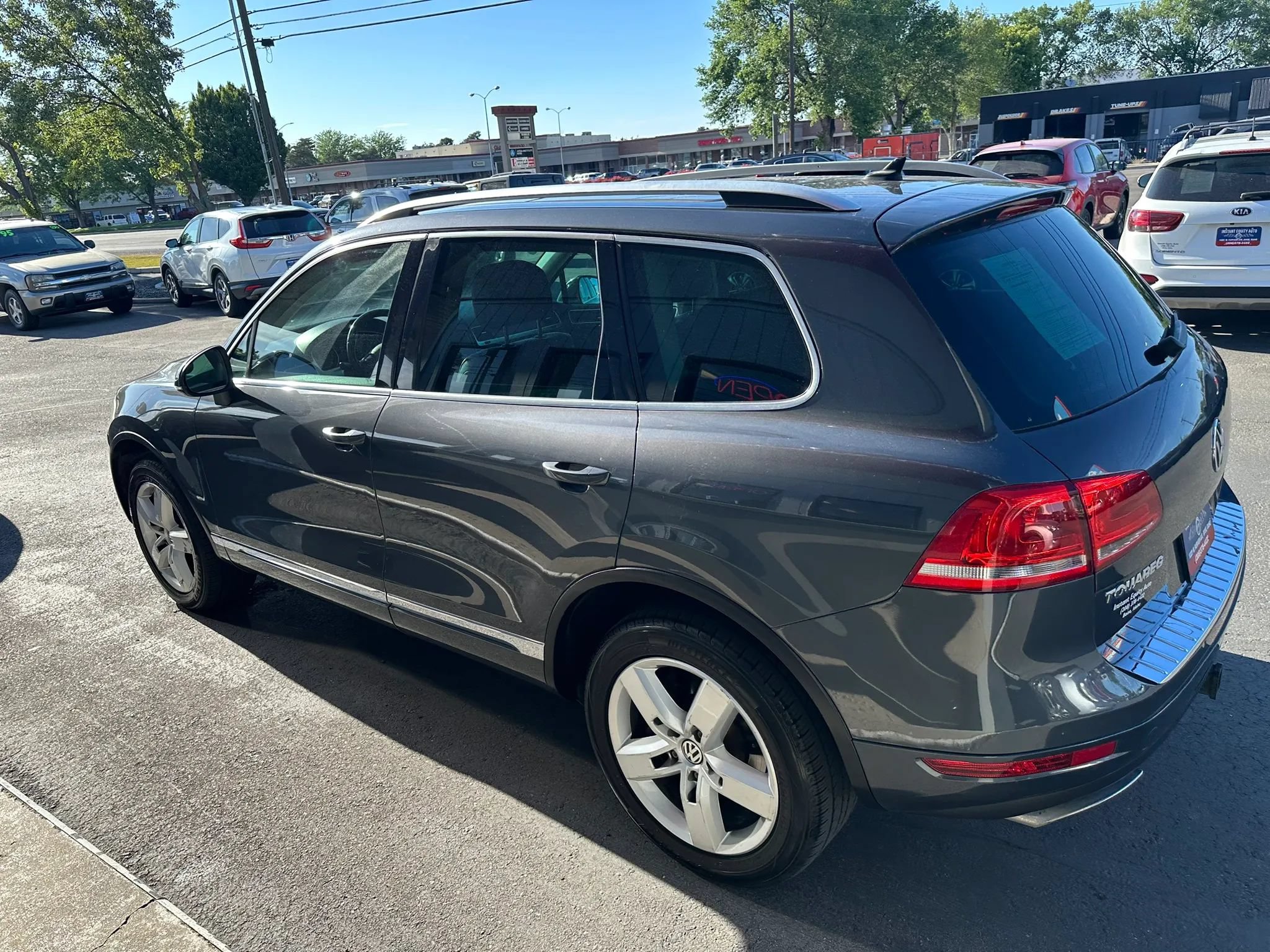 Used 2014 Volkswagen Touareg TDI AWD/4WD image 38