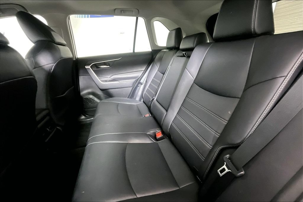 Used 2020 Toyota RAV4 XLE Premium FWD image 21