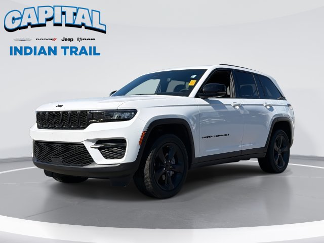 Used 2023 Jeep Grand Cherokee Altitude AWD/4WD image 1
