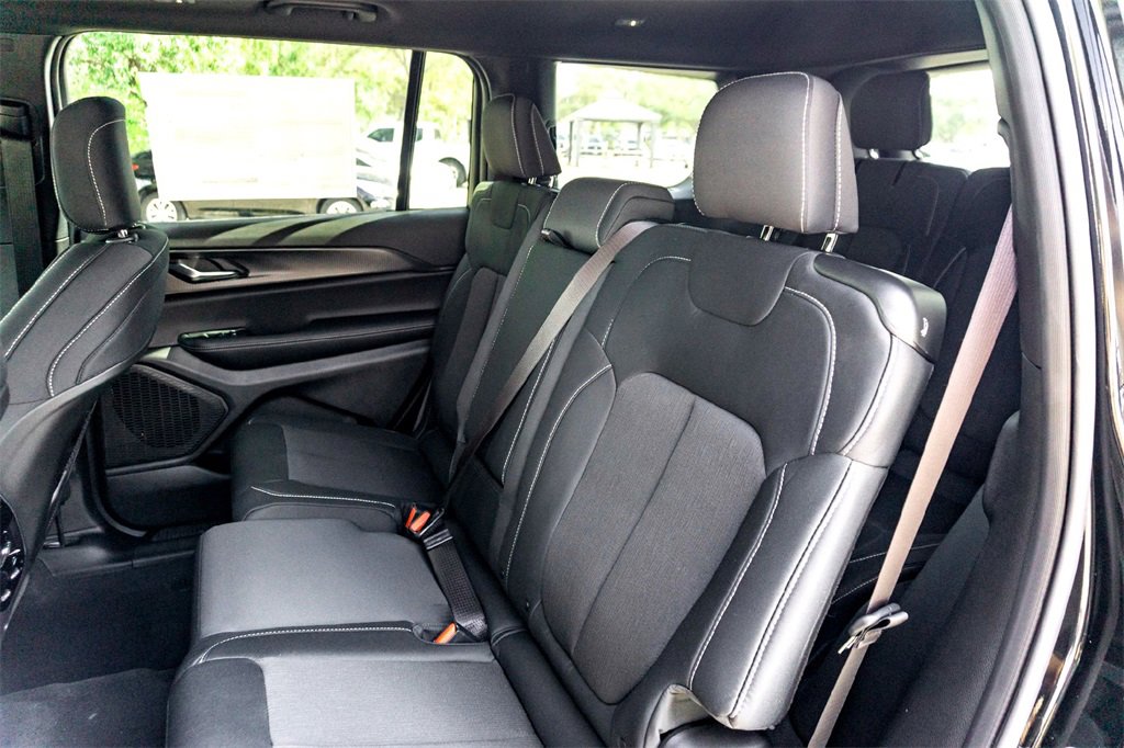 New 2025 Jeep Grand Cherokee L Laredo w/ Luxury Tech Group I image 18