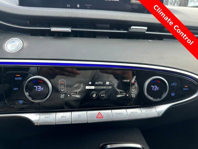 Used 2024 Genesis GV70 2.5T Advanced w/ Advanced Package image 12