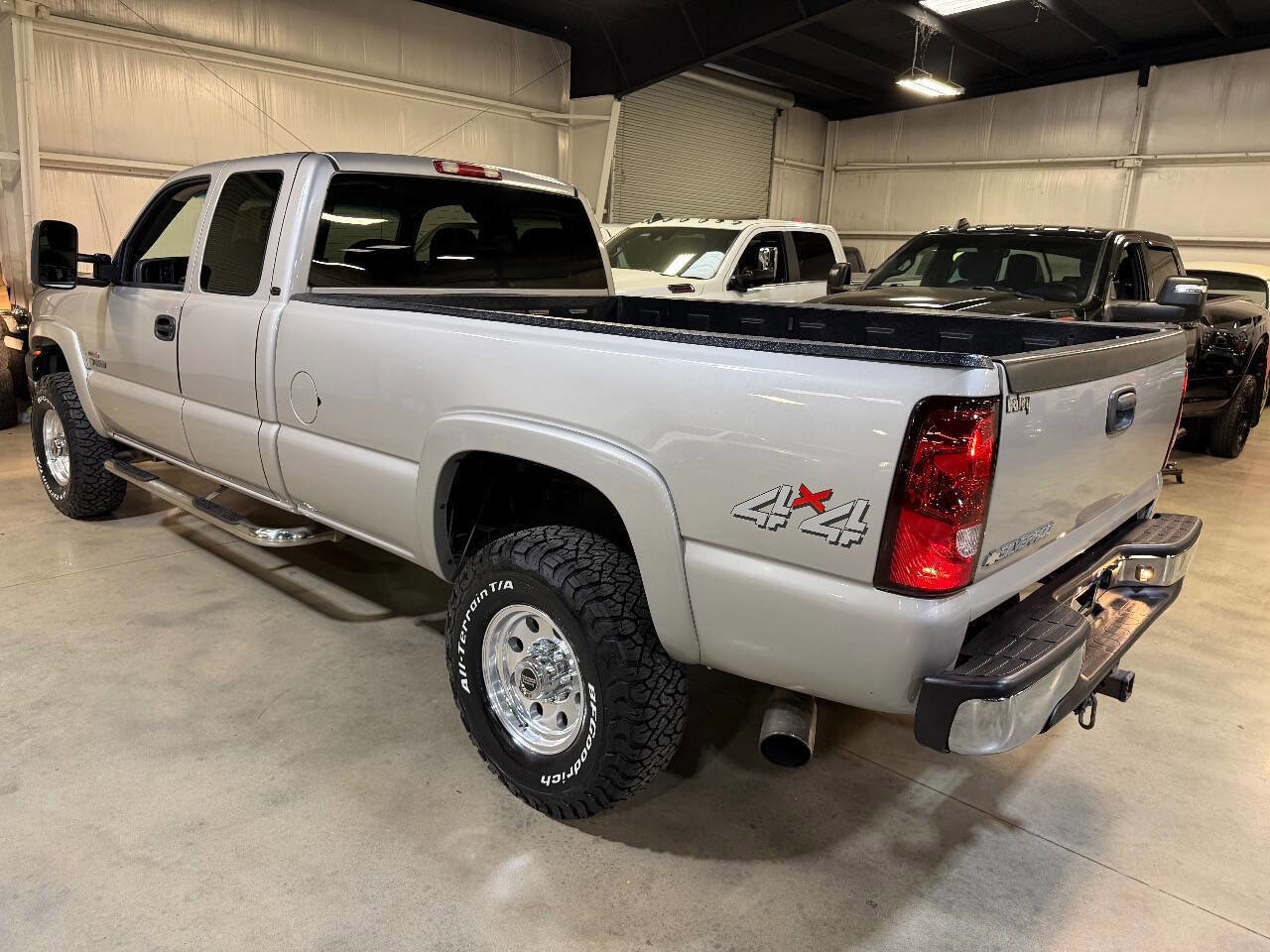 Used 2006 Chevrolet Silverado 3500 LT w/ Heavy-Duty Power Package AWD/4WD image 2