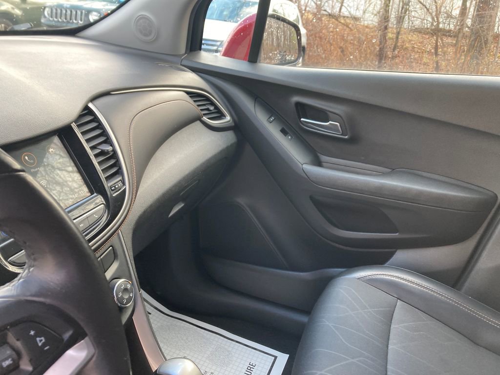 Used 2018 Chevrolet Trax LT w/ LT Convenience Package image 16