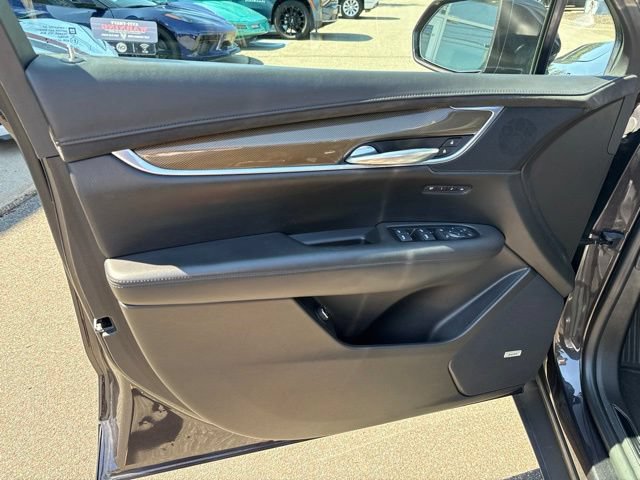 Used 2017 Cadillac XT5 Platinum w/ Driver Assist Package AWD/4WD image 18