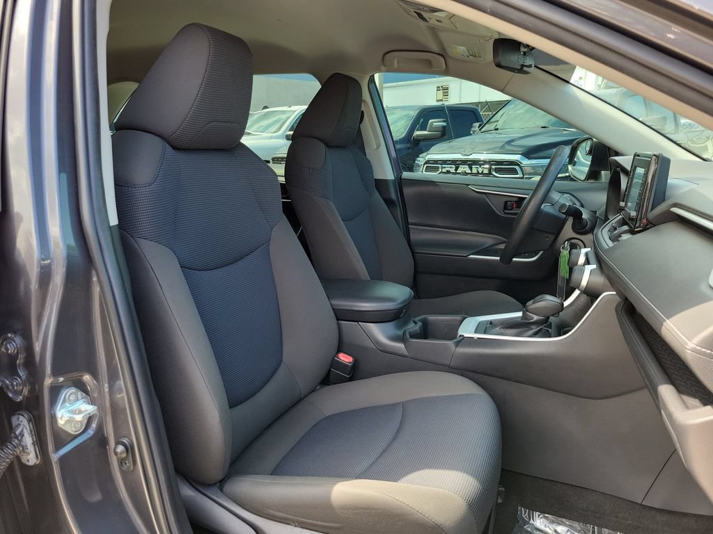 Used 2022 Toyota RAV4 LE FWD image 14