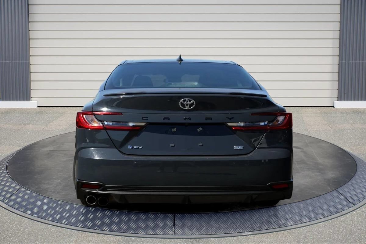 Used 2025 Toyota Camry SE FWD image 6