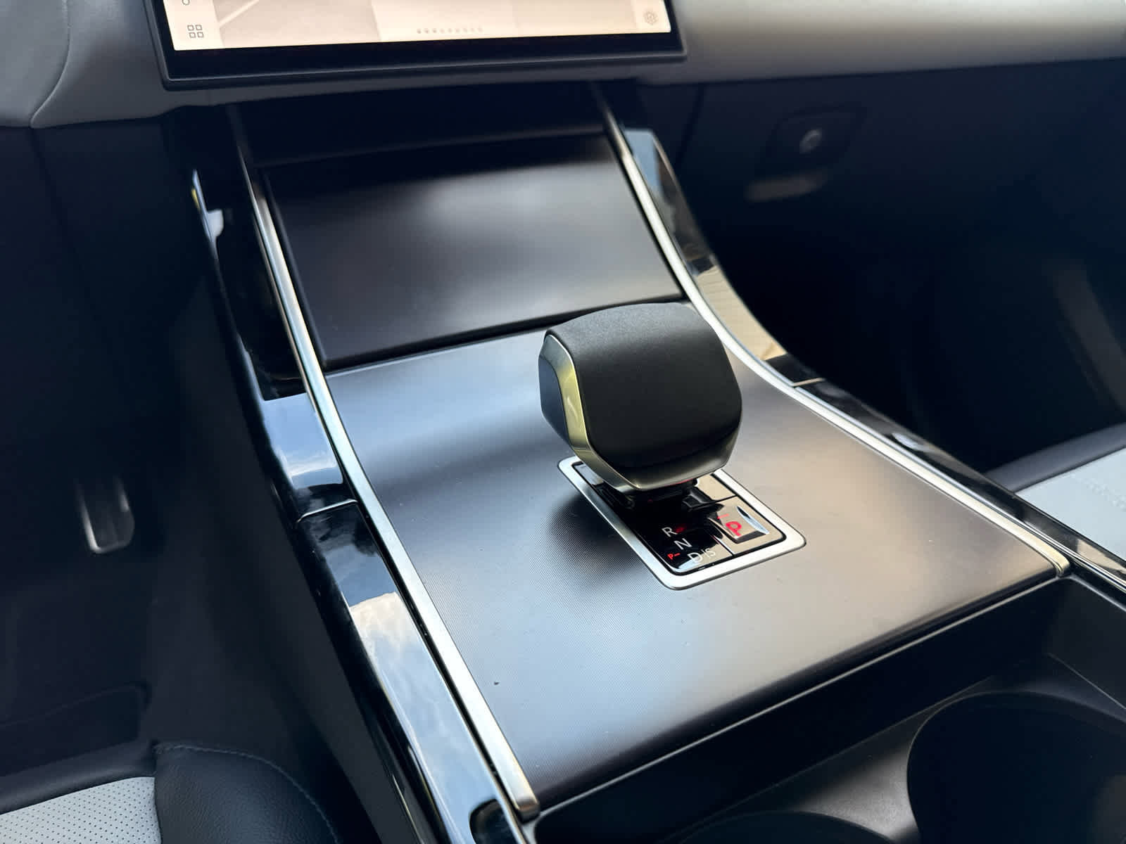 New 2026 Land Rover Range Rover Velar Dynamic SE image 9
