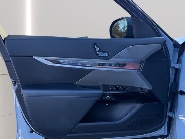 Used 2024 BMW 760i xDrive w/ Premium Package 2 image 14