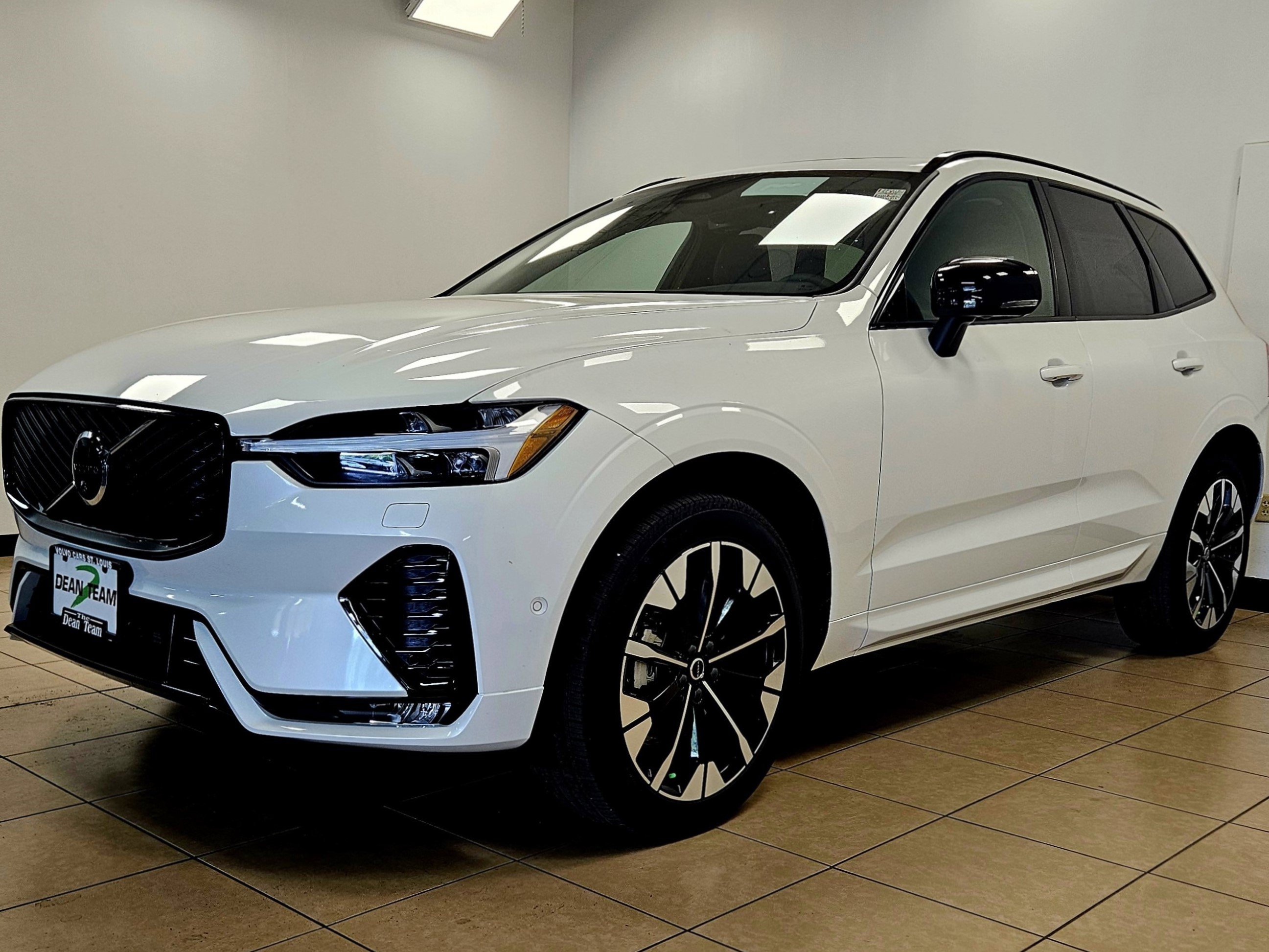 New 2026 Volvo XC60 B5 Plus w/ Climate Package image 4