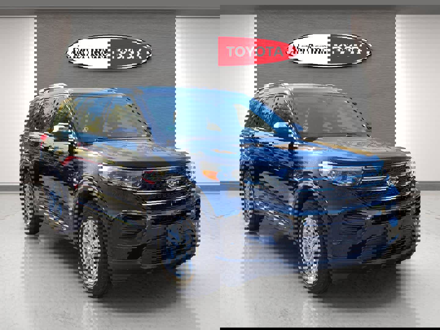 Used 2024 Ford Explorer XLT video 1