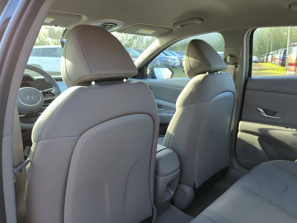 New 2026 Hyundai Elantra SE FWD image 19