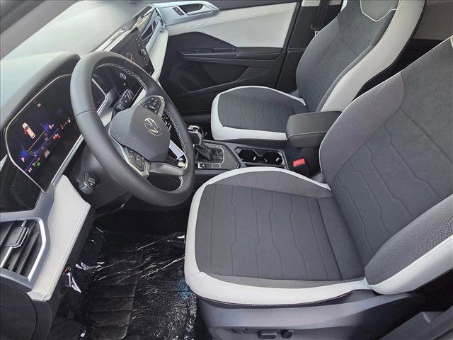 New 2026 Volkswagen Taos SE image 4