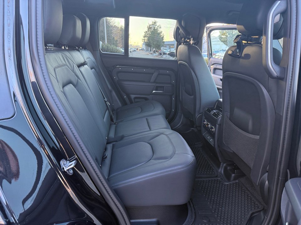 New 2026 Land Rover Defender 110 X-Dynamic SE AWD/4WD image 23
