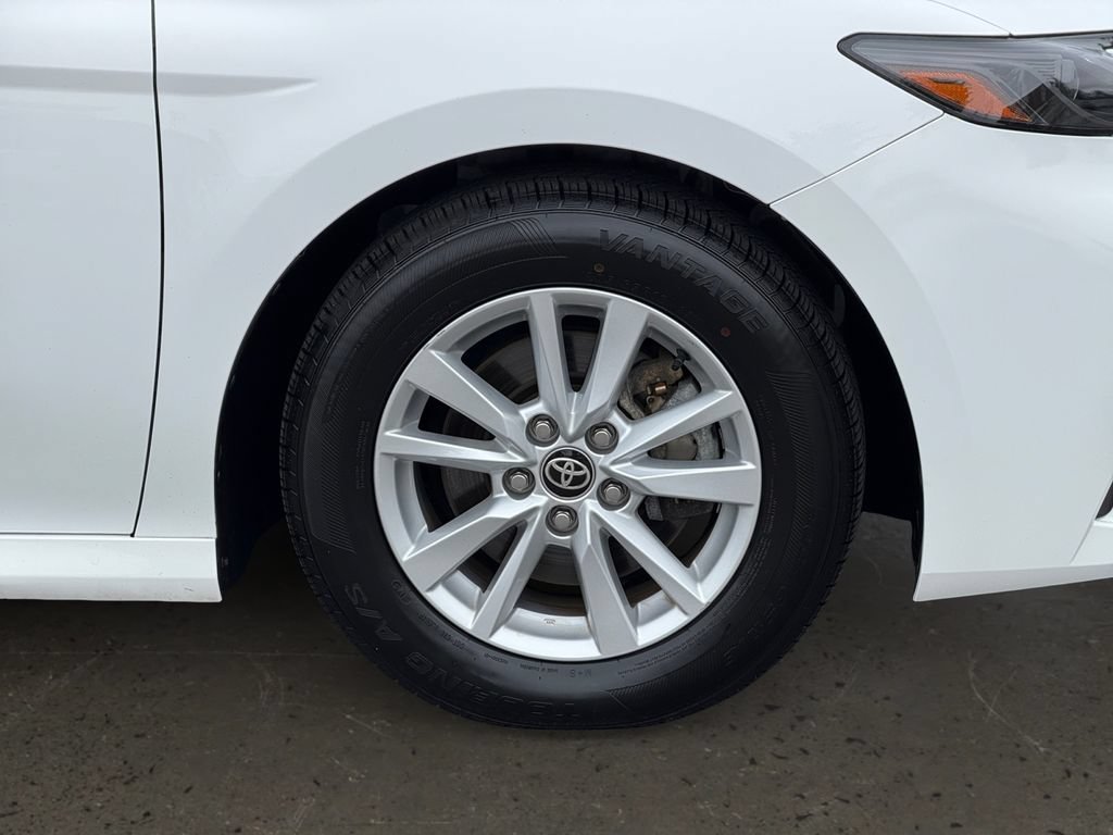 Used 2025 Toyota Camry LE FWD image 10