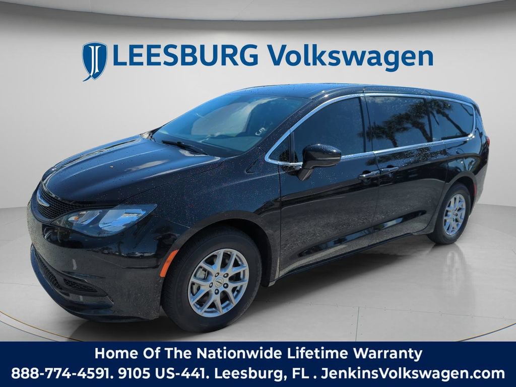 Used 2024 Chrysler Voyager LX FWD image 14