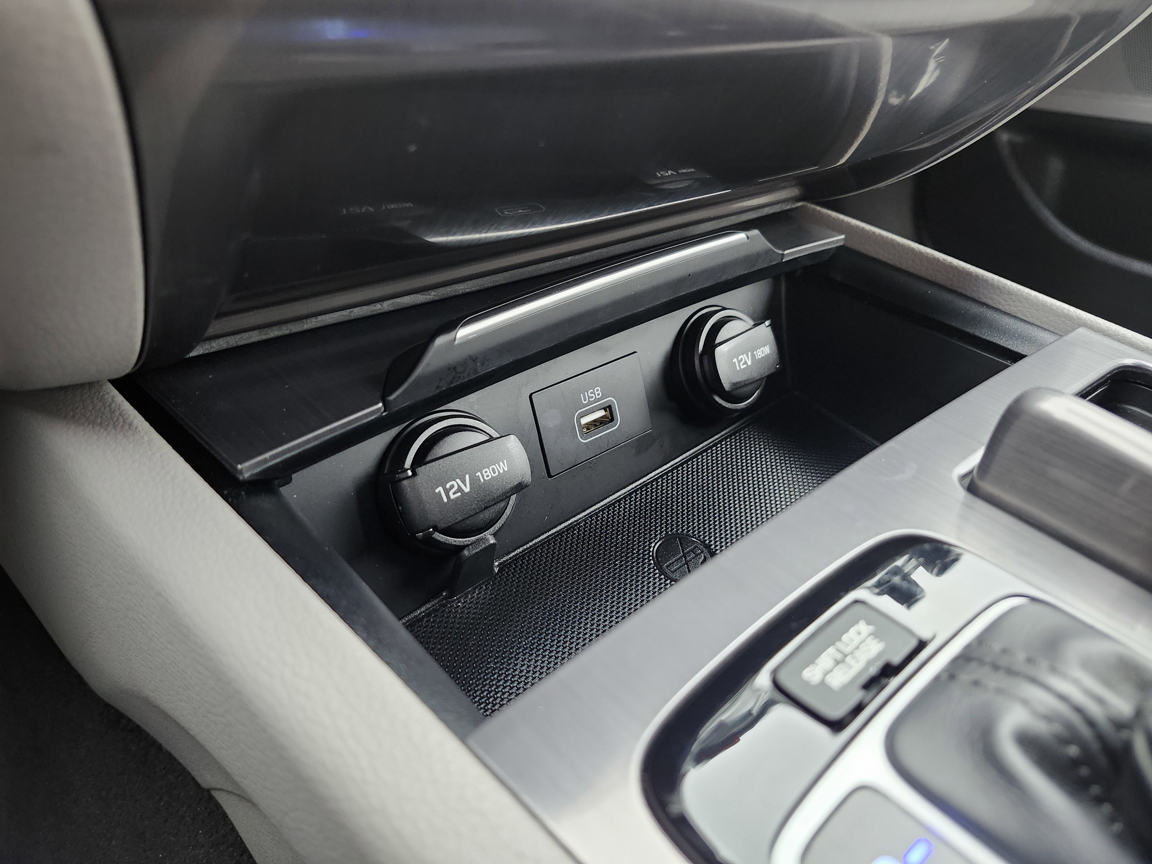 Used 2019 Genesis G80 3.8 image 10