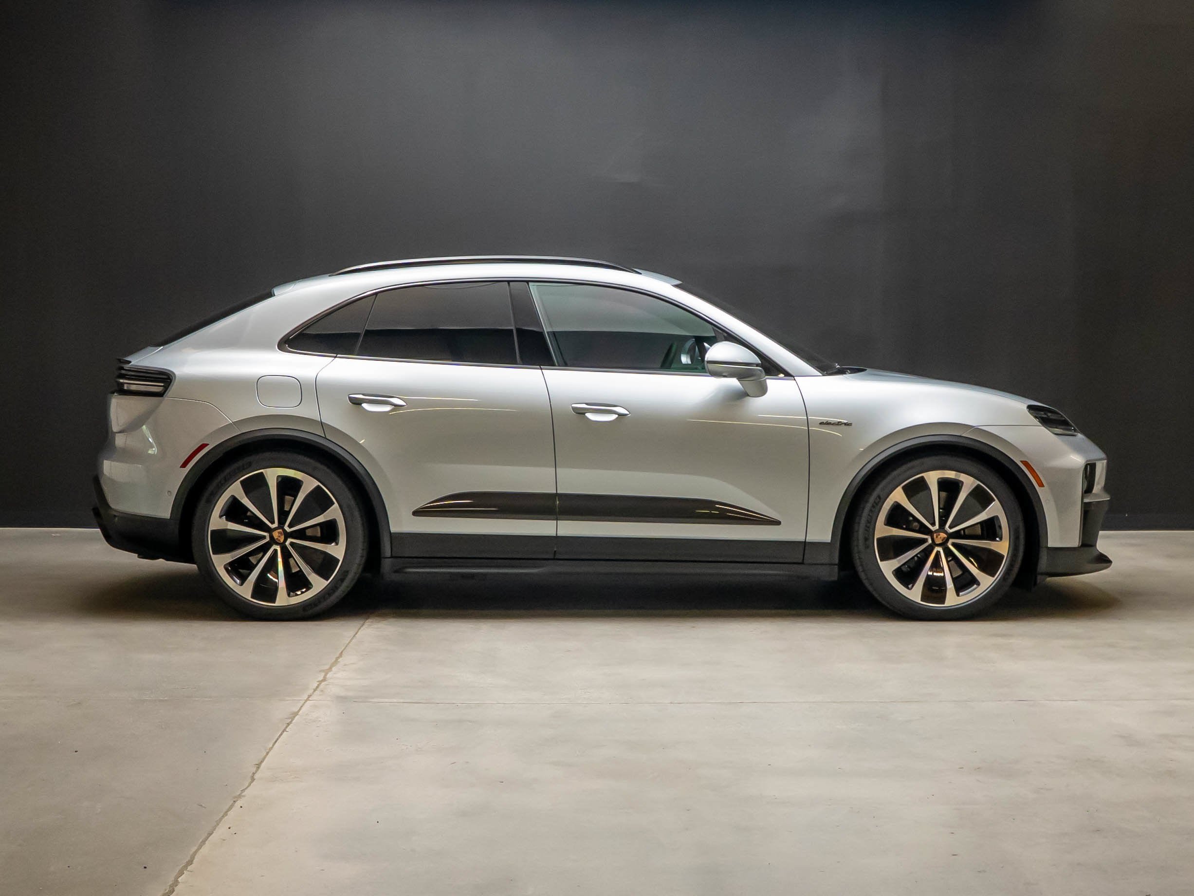 New 2026 Porsche Macan GTS Electric AWD/4WD image 8