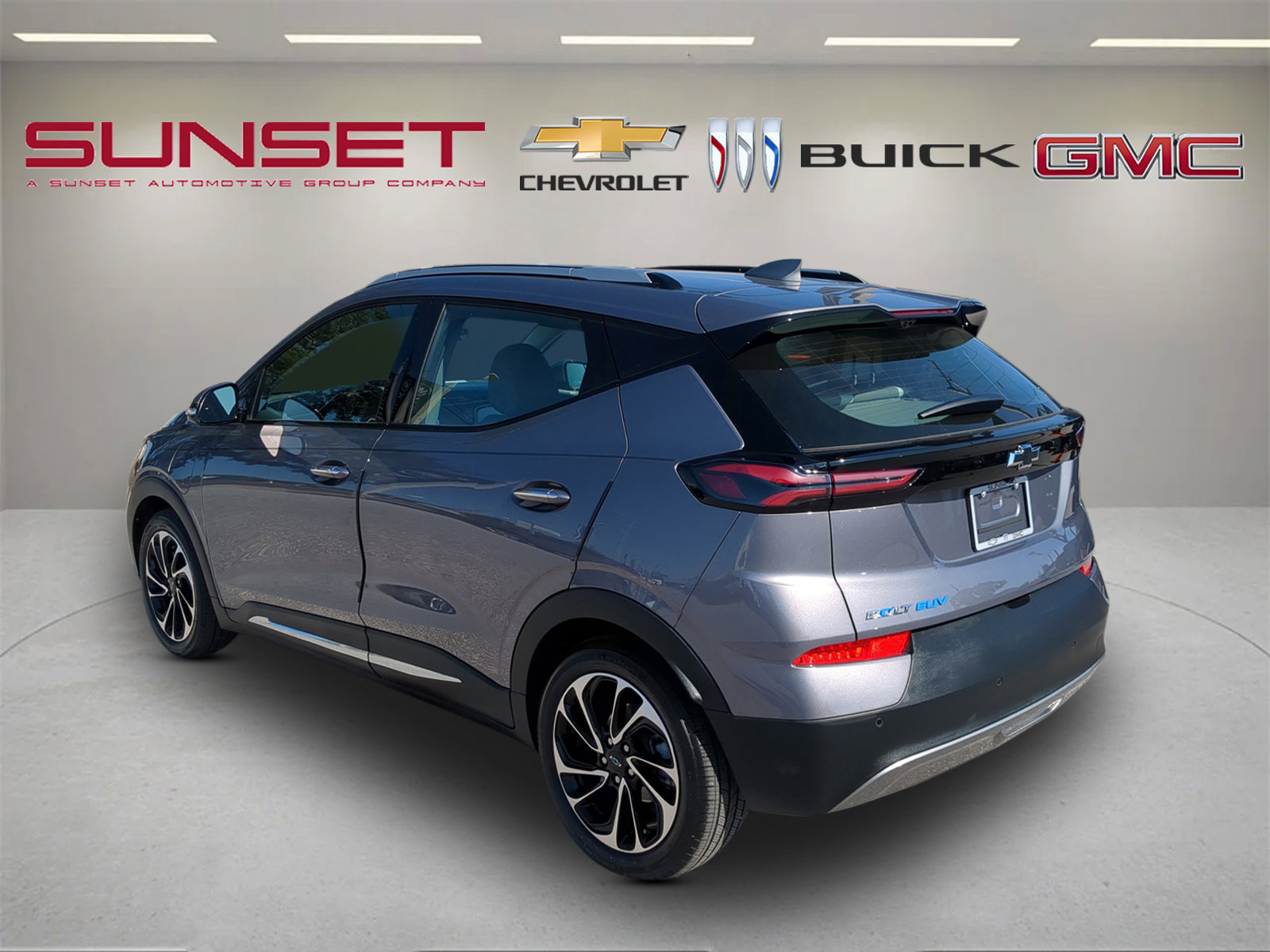 Certified 2022 Chevrolet Bolt EUV Premier w/ Sun & Sound Package image 6