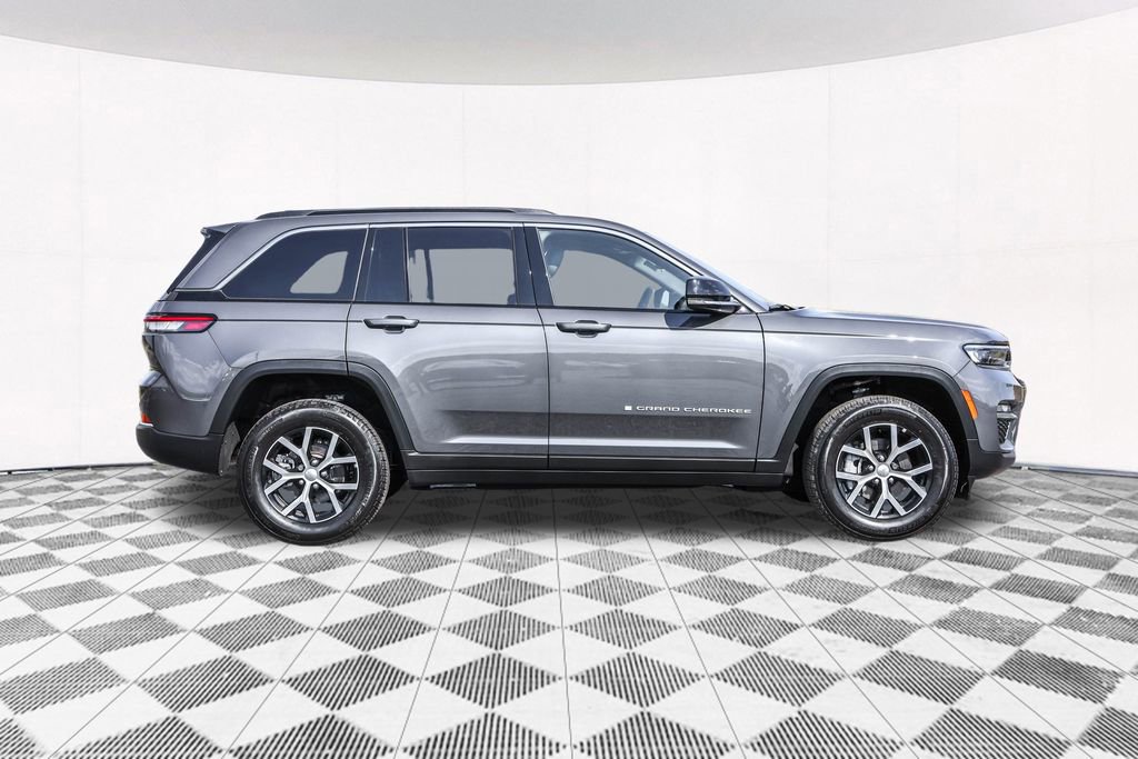 Used 2025 Jeep Grand Cherokee Limited image 12