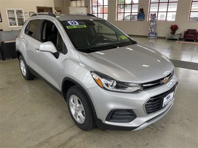 Used 2022 Chevrolet Trax LT w/ Driver Confidence Package AWD/4WD image 2