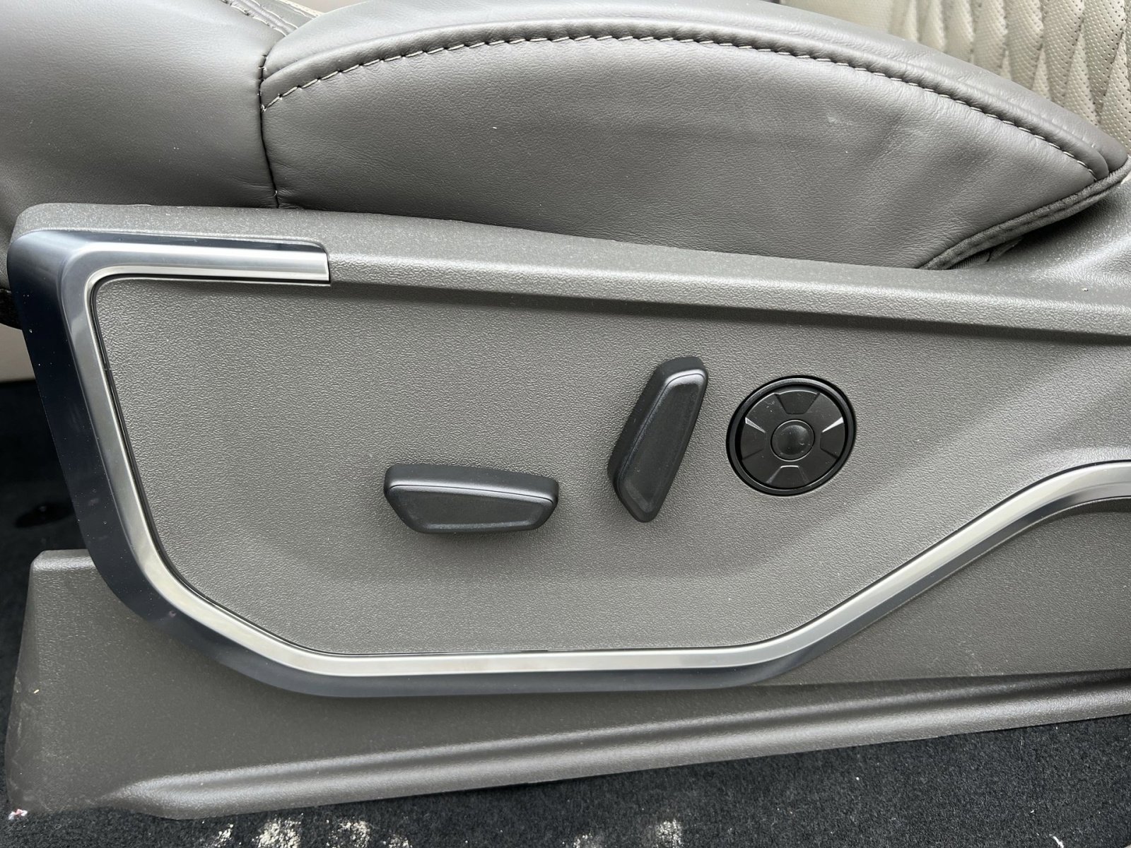 New 2026 Ford F250 Platinum w/ Platinum Plus Package image 14