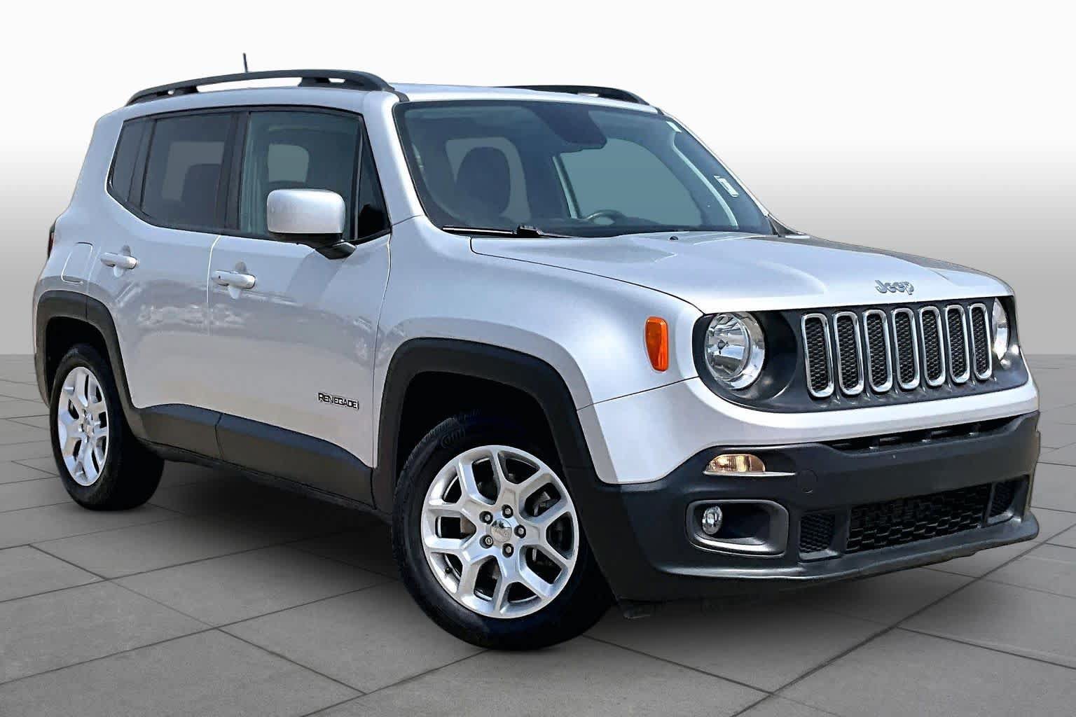 Used 2018 Jeep Renegade Latitude FWD image 3