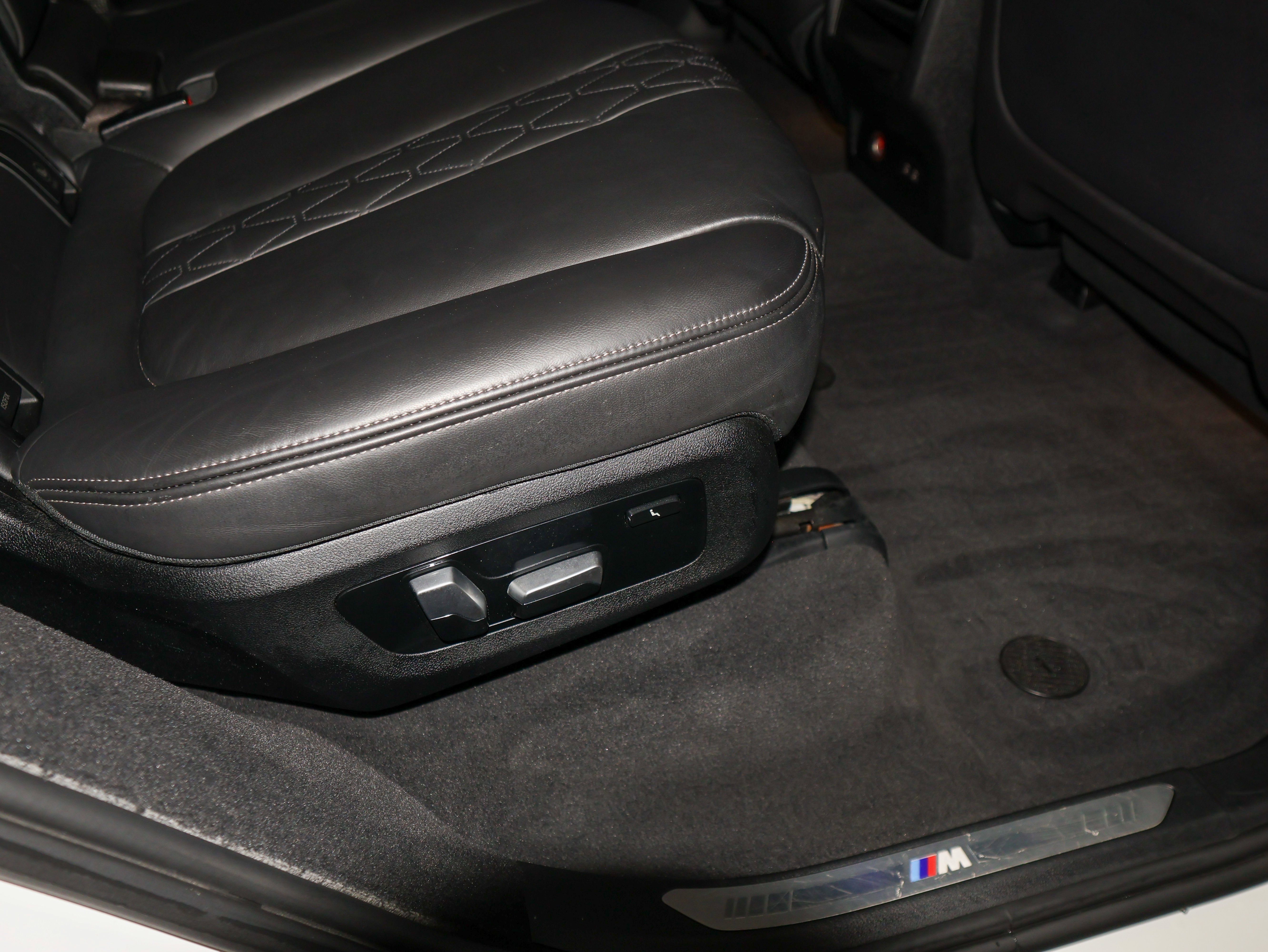 Used 2021 BMW X7 M50i image 70