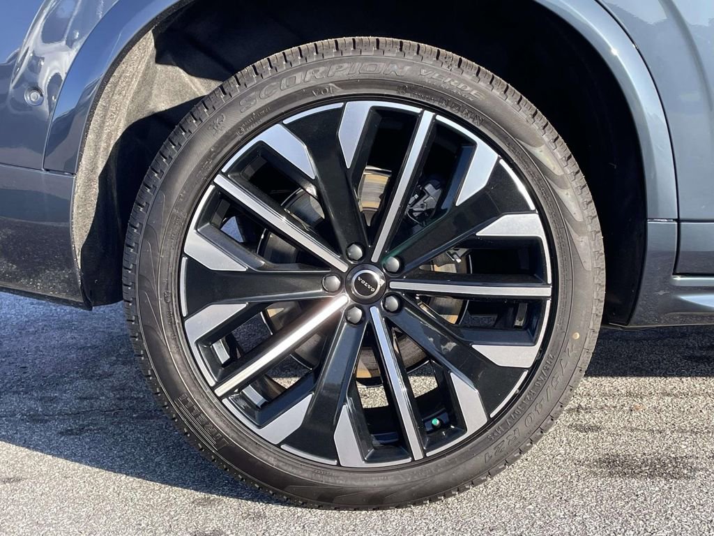 New 2026 Volvo XC90 T8 Plus w/ Protection Package Premier image 32
