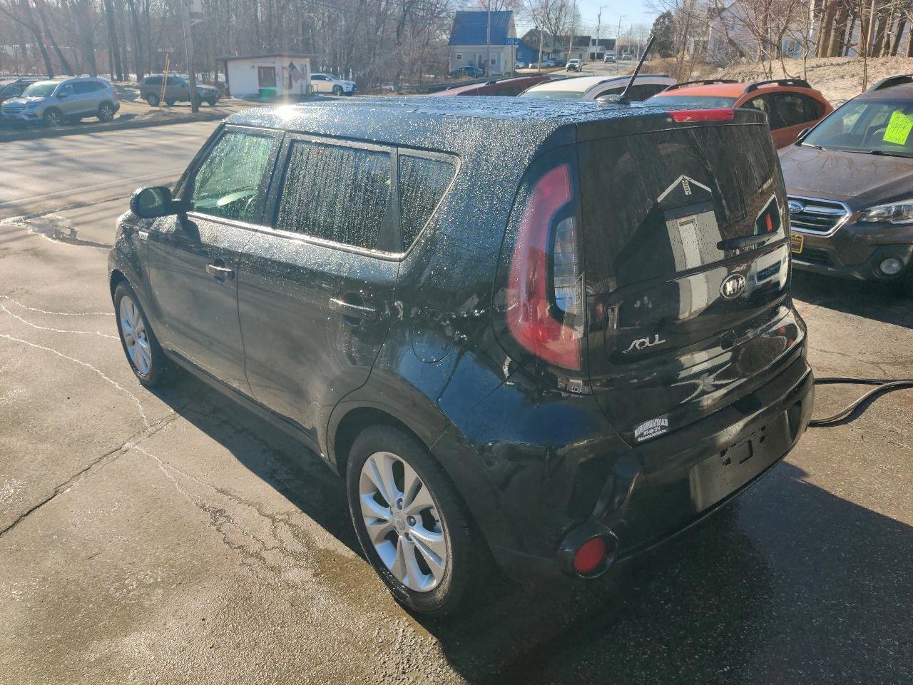 Used 2016 Kia Soul + image 4