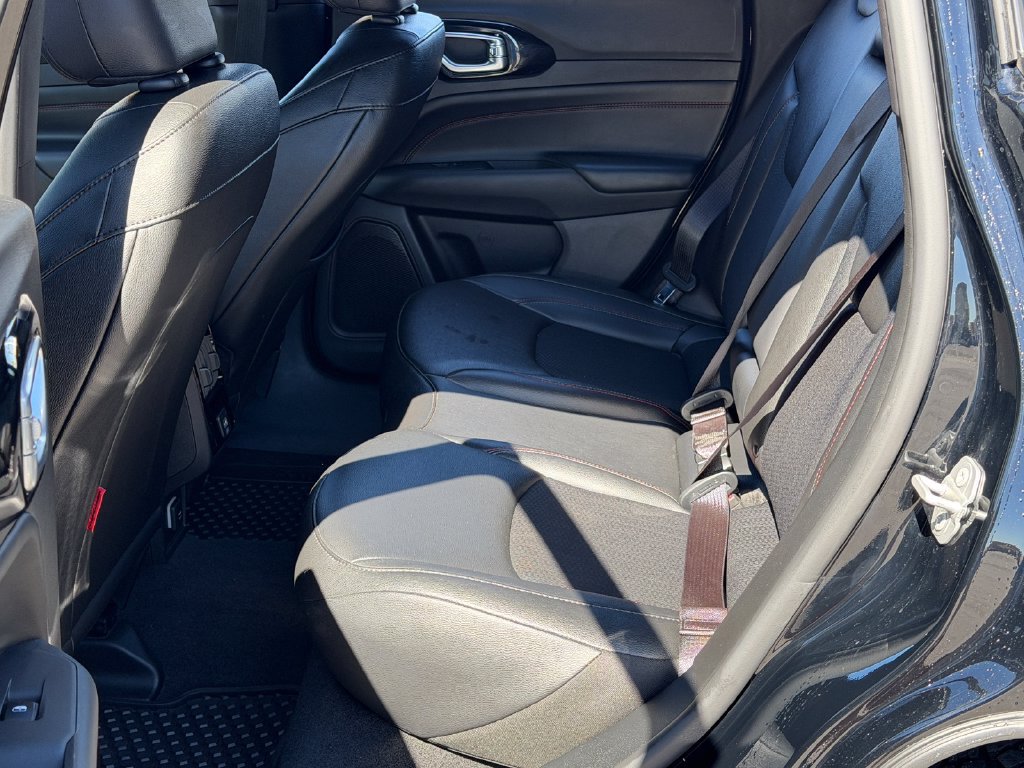 Used 2025 Jeep Compass Trailhawk AWD/4WD image 19
