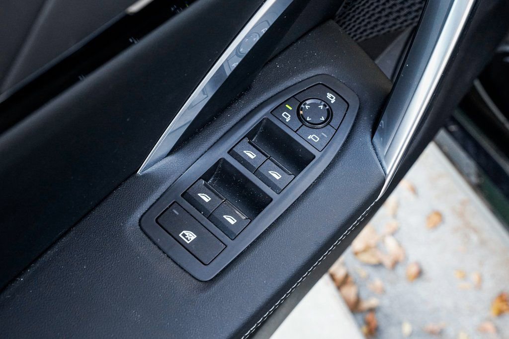 Used 2025 BMW X1 xDrive28i w/ Technology Package image 10