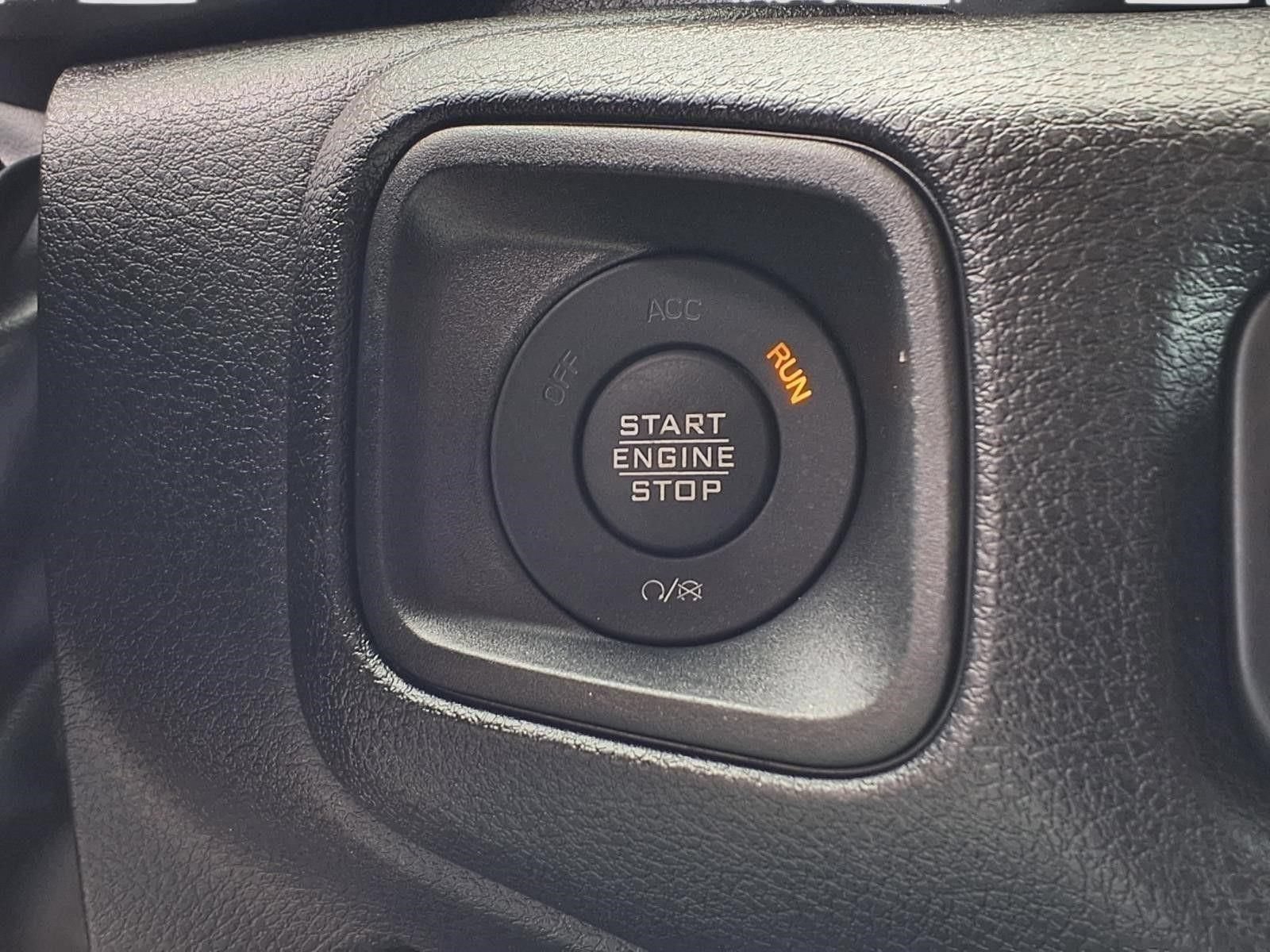 Used 2024 Jeep Gladiator Sport AWD/4WD image 16