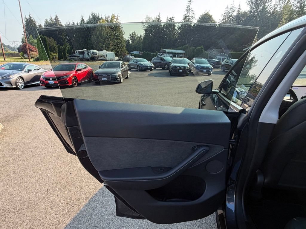 Used 2024 Tesla Model Y Long Range AWD/4WD image 21