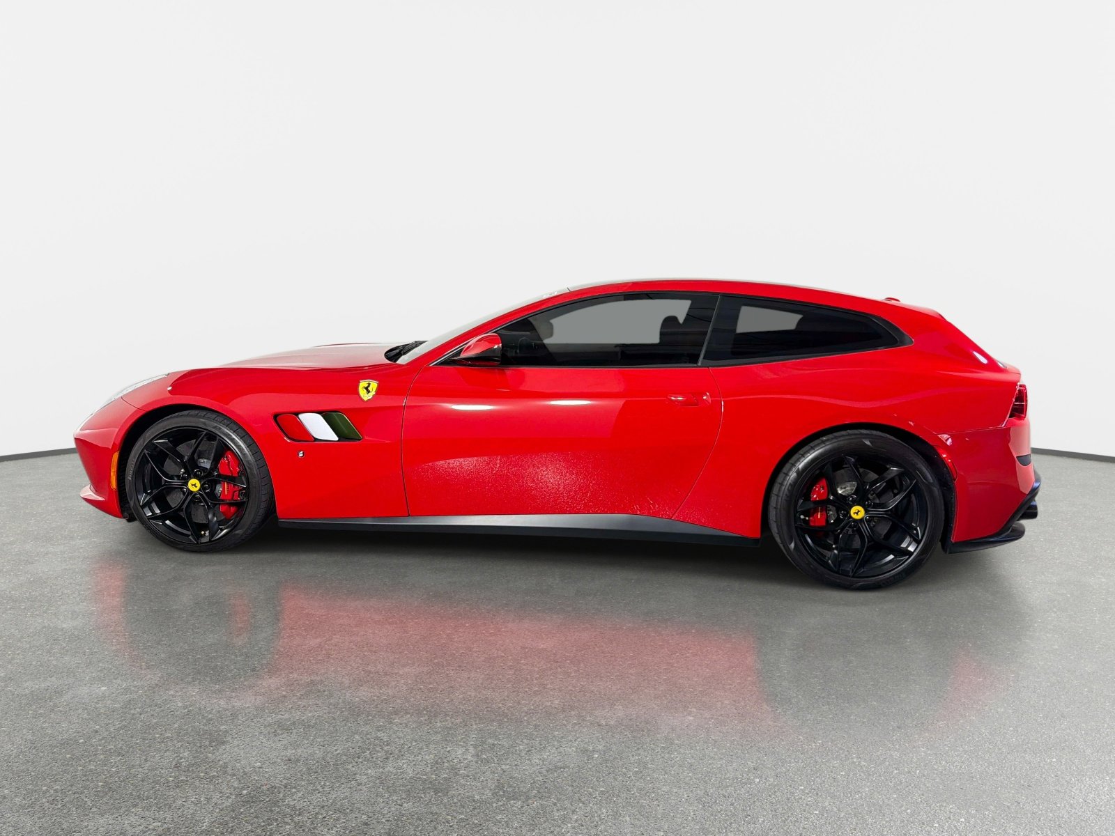Used 2018 Ferrari GTC4Lusso T RWD image 6