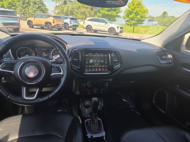 Used 2018 Jeep Compass Limited w/ Navigation Group AWD/4WD image 18